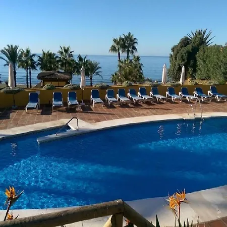 Elegant Seafront Retreat In Rio Real Playa Appartamento Marbella