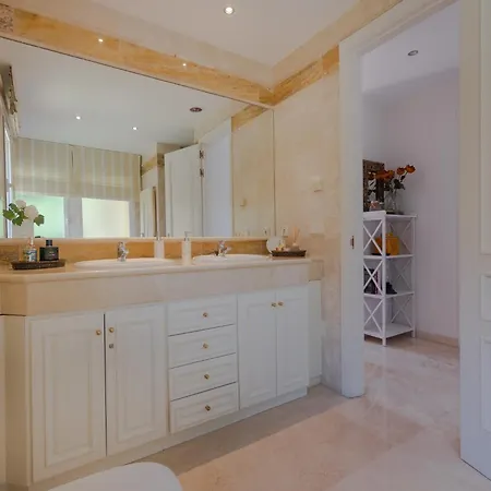 Appartamento Elegant Seafront Retreat In Rio Real Playa *