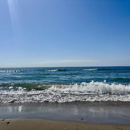 Appartamento Elegant Seafront Retreat In Rio Real Playa Marbella