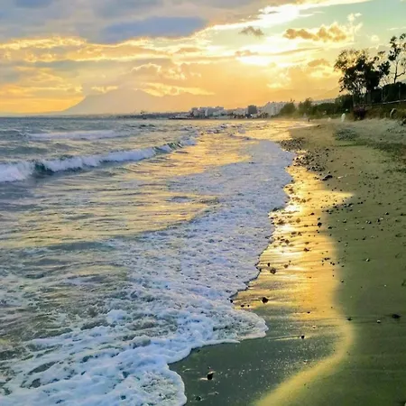 Elegant Seafront Retreat In Rio Real Playa Appartamento Marbella
