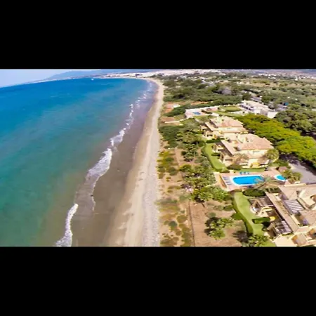 Elegant Seafront Retreat In Rio Real Playa Appartamento Marbella