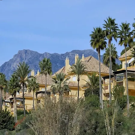 Appartamento Elegant Seafront Retreat In Rio Real Playa Marbella